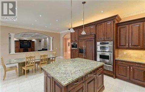 11 Cranborne Chase, Whitchurch-Stouffville, Ontario  L4A 0C6 - Photo 5 - N12953598