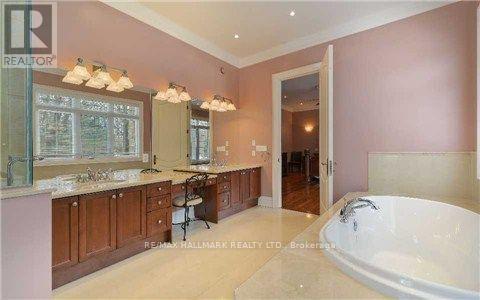 11 Cranborne Chase, Whitchurch-Stouffville, Ontario  L4A 0C6 - Photo 9 - N12953598