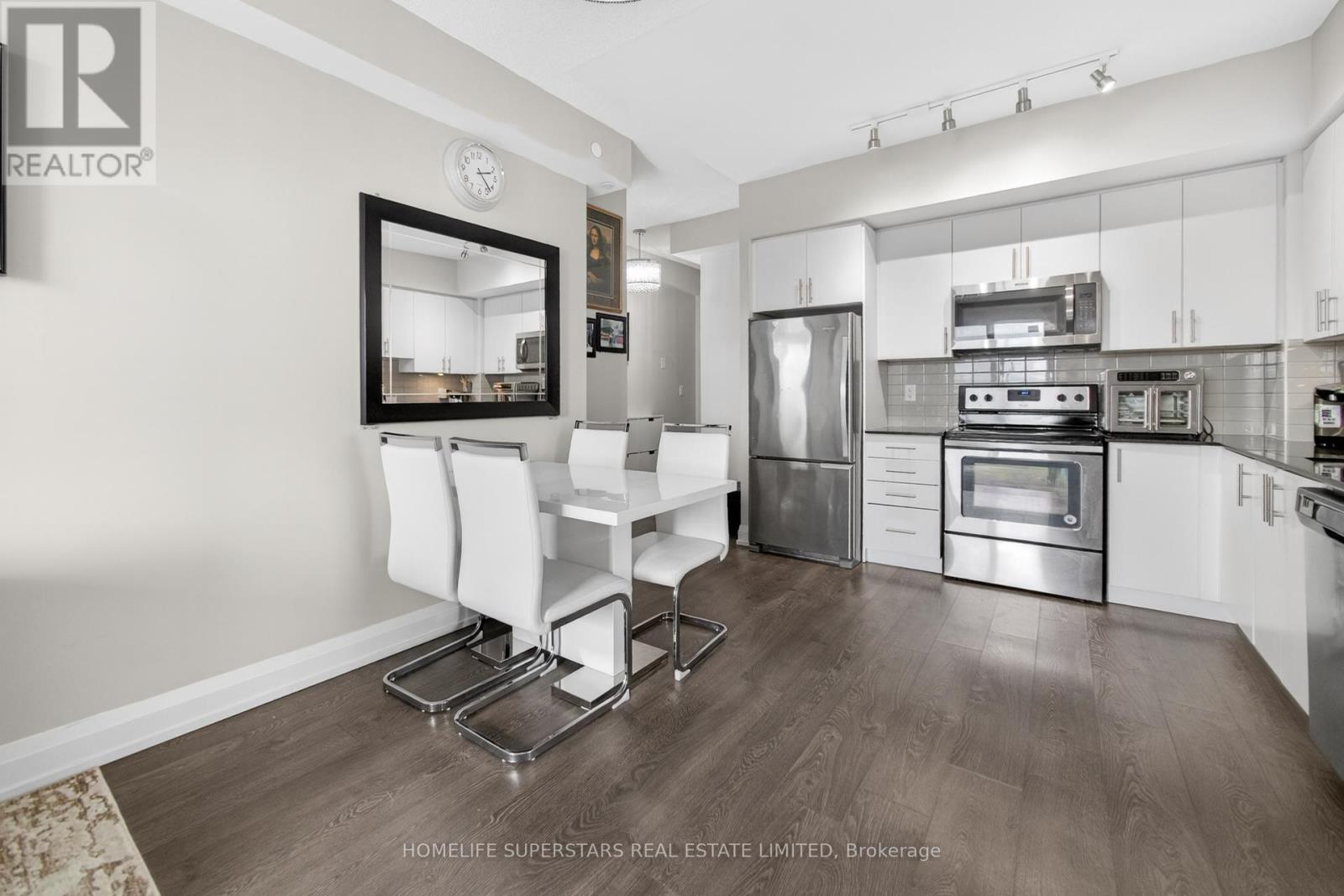 423 - 3600 Highway 7 W, Vaughan, Ontario  L4L 0G7 - Photo 3 - N12953620