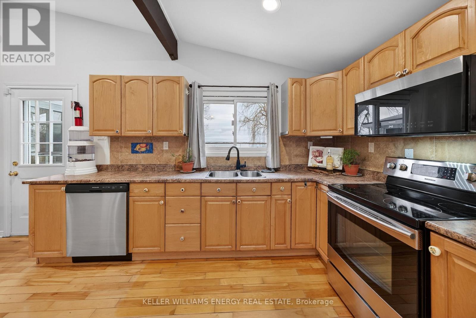 602 Hiscock Shores Road, Prince Edward County, Ontario  K0K 1L0 - Photo 6 - X12950724