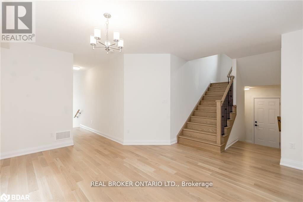 11 Sweet Cicely Street, Springwater, Ontario  L9X 2C7 - Photo 11 - S12953534