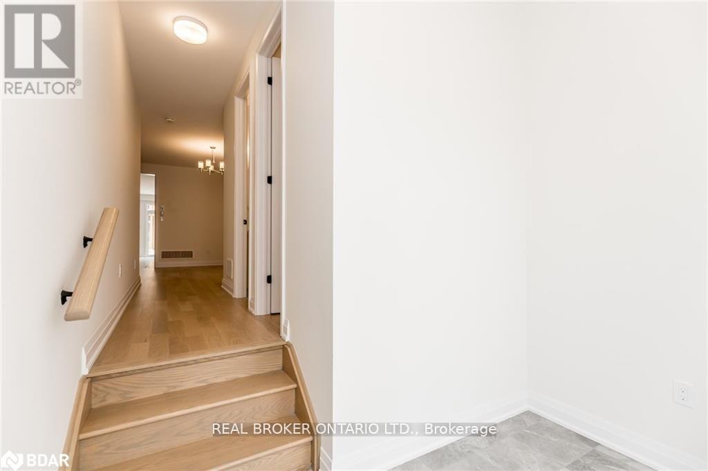 11 Sweet Cicely Street, Springwater, Ontario  L9X 2C7 - Photo 3 - S12953534