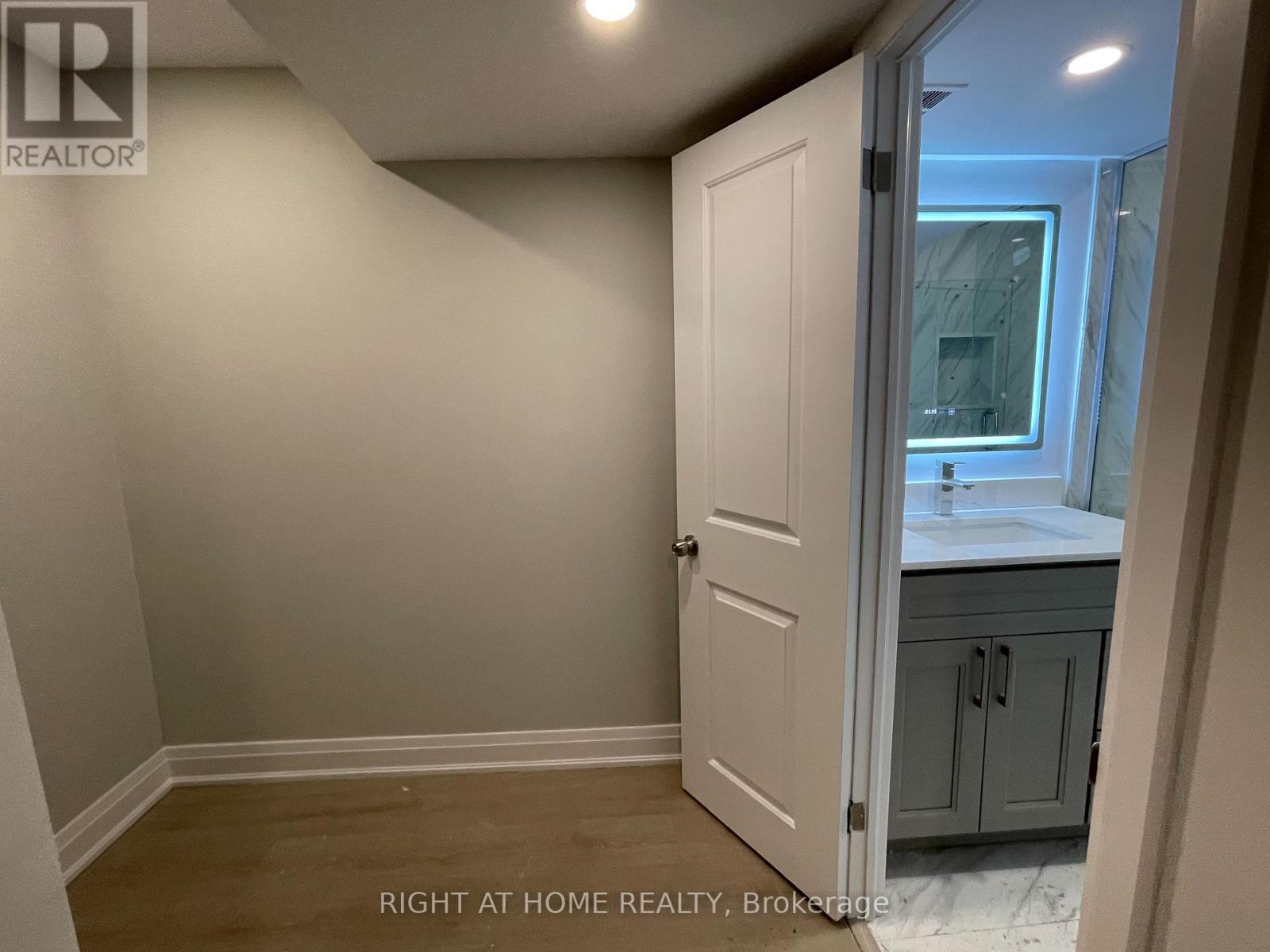 Lower - 3551 Autumnleaf Crescent, Mississauga, Ontario  L5L 1K6 - Photo 8 - W12953542