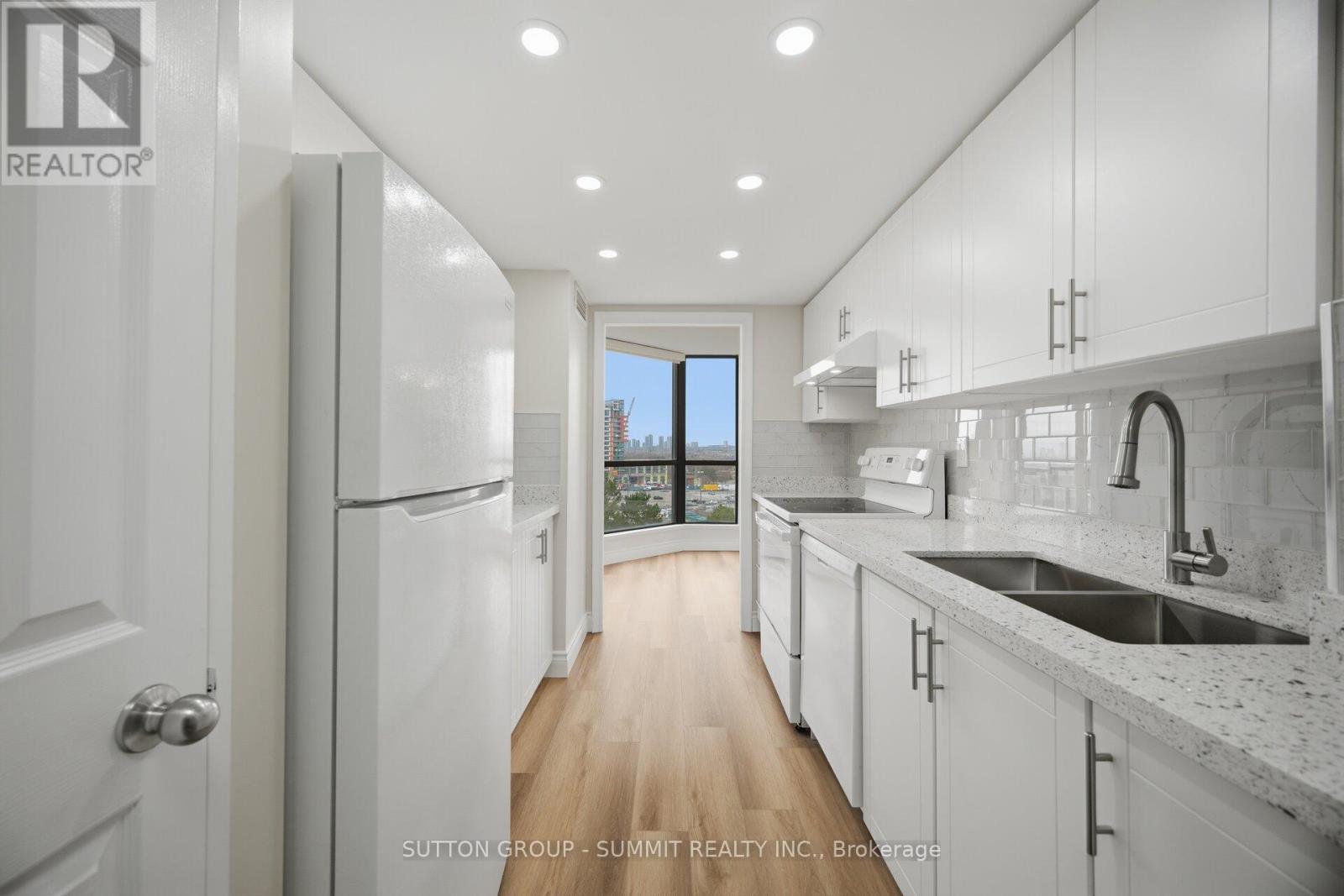 806 - 1111 Bough Beeches Boulevard, Mississauga, Ontario  L4W 4N1 - Photo 10 - W12953610