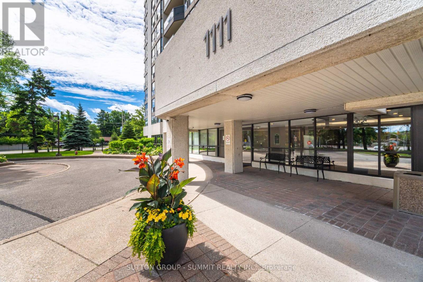 806 - 1111 Bough Beeches Boulevard, Mississauga, Ontario  L4W 4N1 - Photo 2 - W12953610