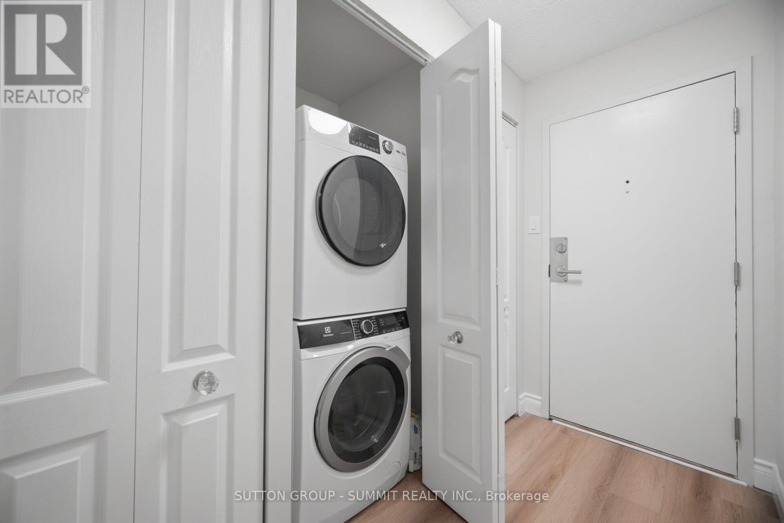 806 - 1111 Bough Beeches Boulevard, Mississauga, Ontario  L4W 4N1 - Photo 26 - W12953610