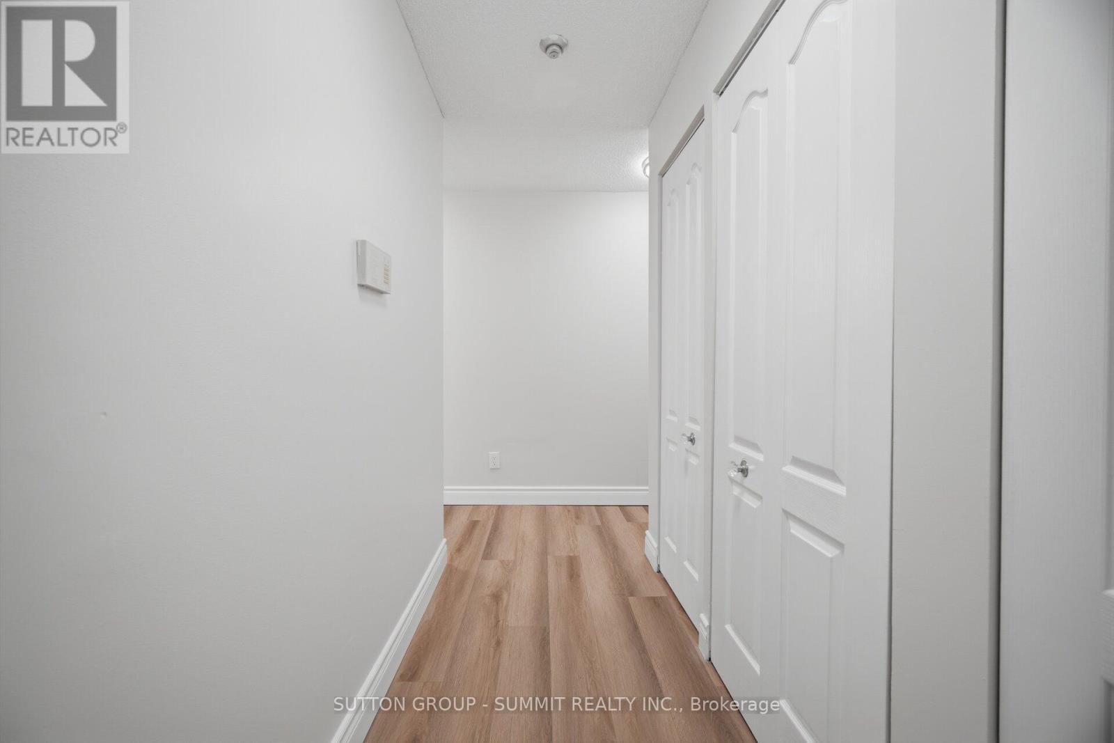 806 - 1111 Bough Beeches Boulevard, Mississauga, Ontario  L4W 4N1 - Photo 4 - W12953610