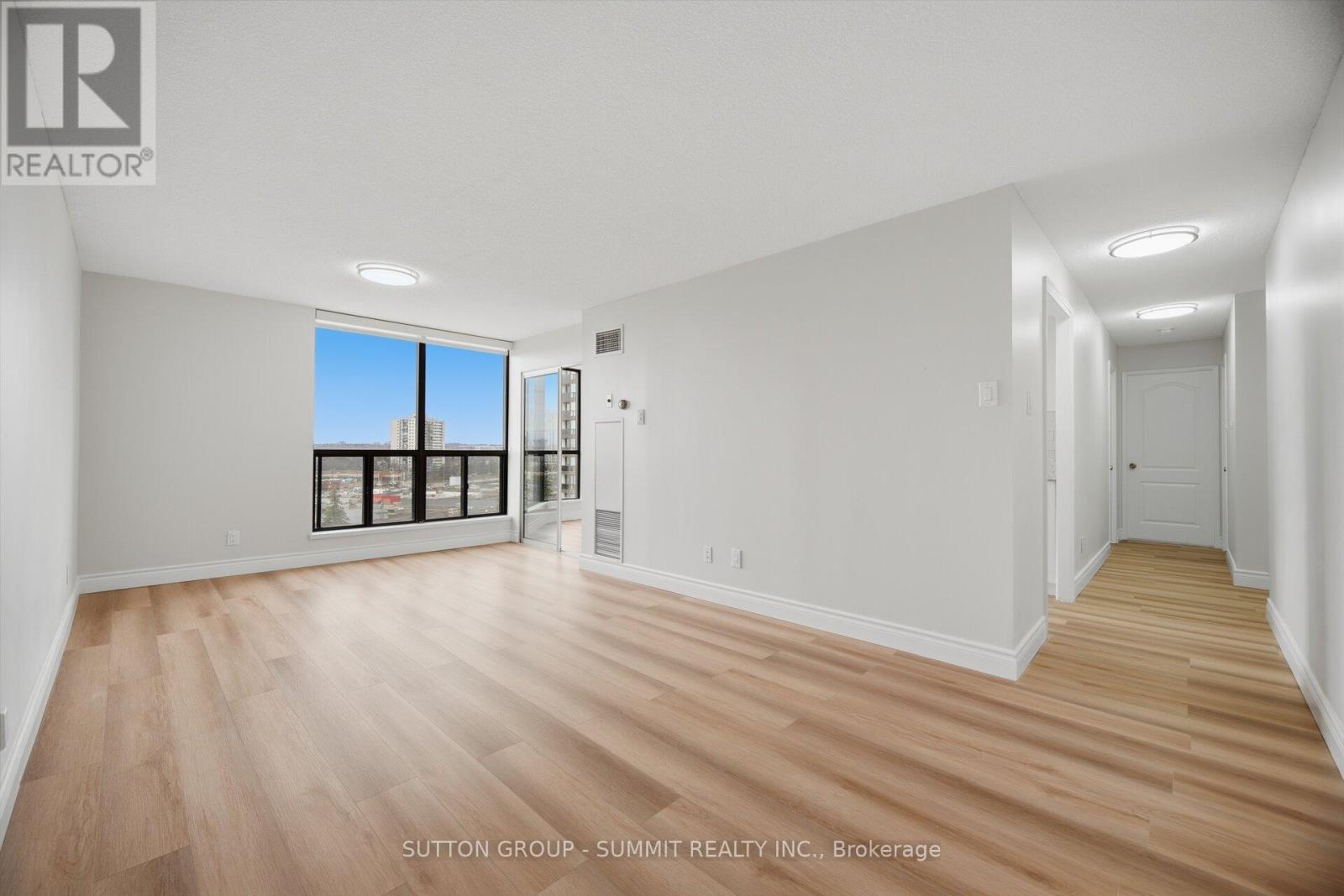 806 - 1111 Bough Beeches Boulevard, Mississauga, Ontario  L4W 4N1 - Photo 5 - W12953610