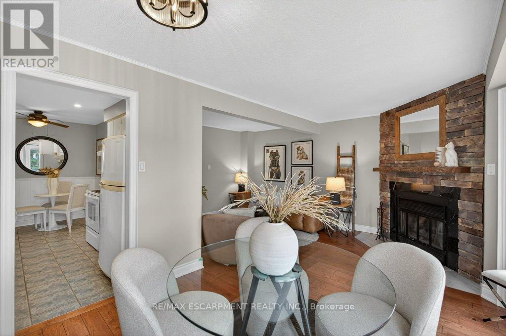 2067 Chrisdon Road, Burlington, Ontario  L7M 3W9 - Photo 13 - W12953626