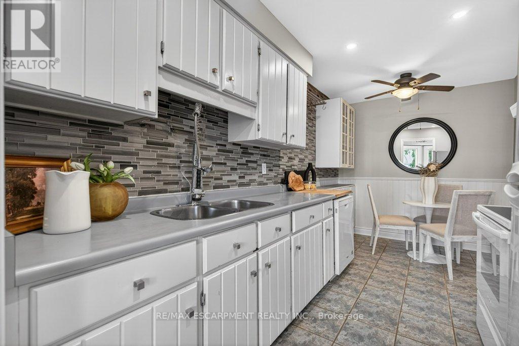 2067 Chrisdon Road, Burlington, Ontario  L7M 3W9 - Photo 15 - W12953626