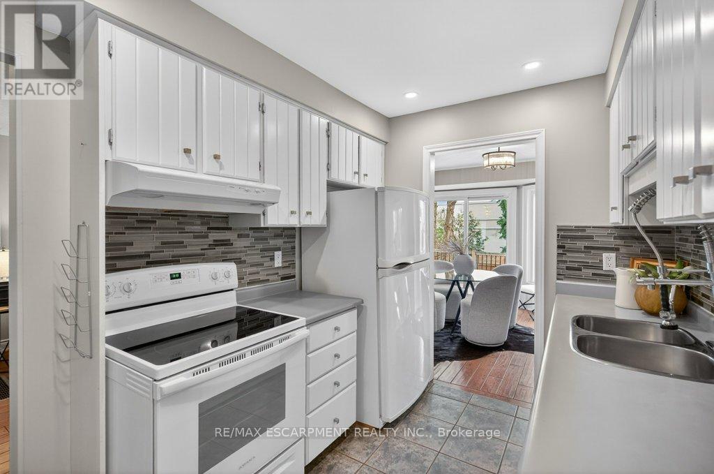 2067 Chrisdon Road, Burlington, Ontario  L7M 3W9 - Photo 18 - W12953626