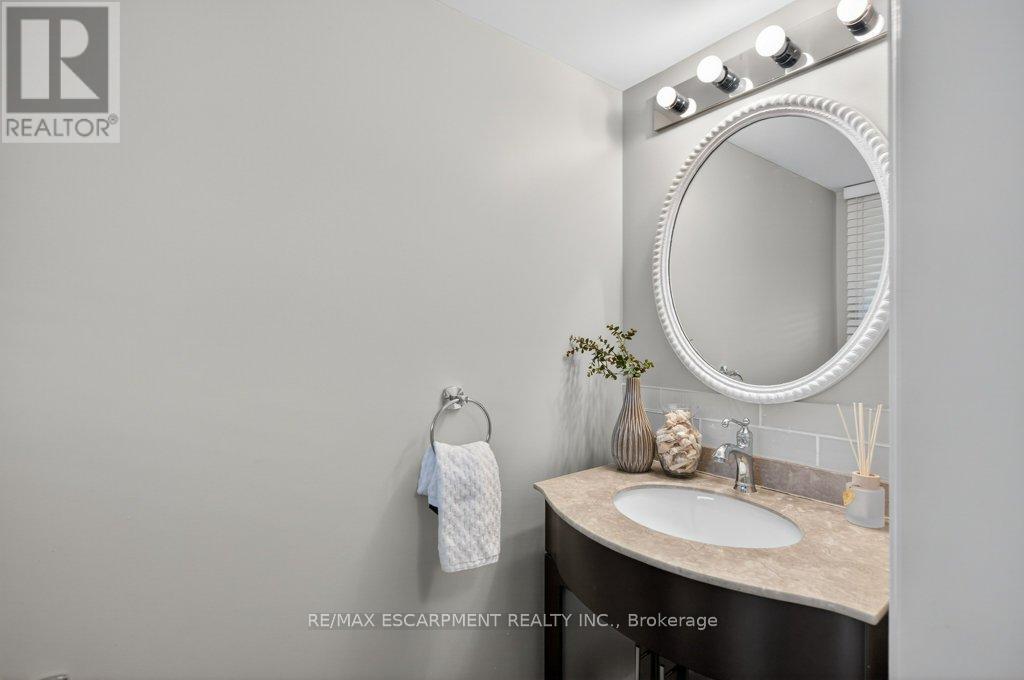 2067 Chrisdon Road, Burlington, Ontario  L7M 3W9 - Photo 19 - W12953626