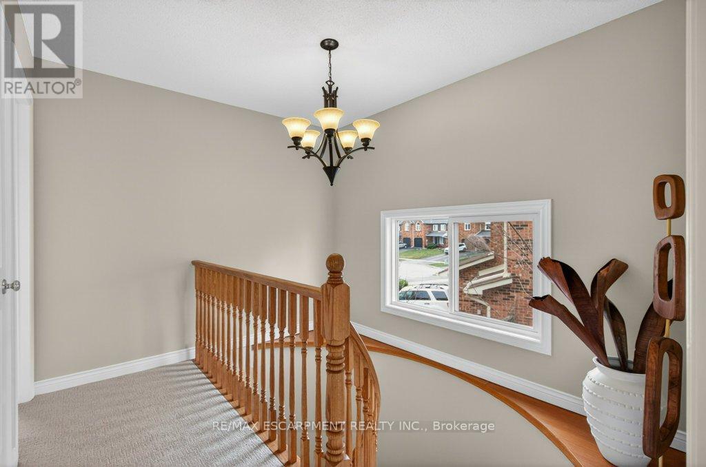 2067 Chrisdon Road, Burlington, Ontario  L7M 3W9 - Photo 20 - W12953626