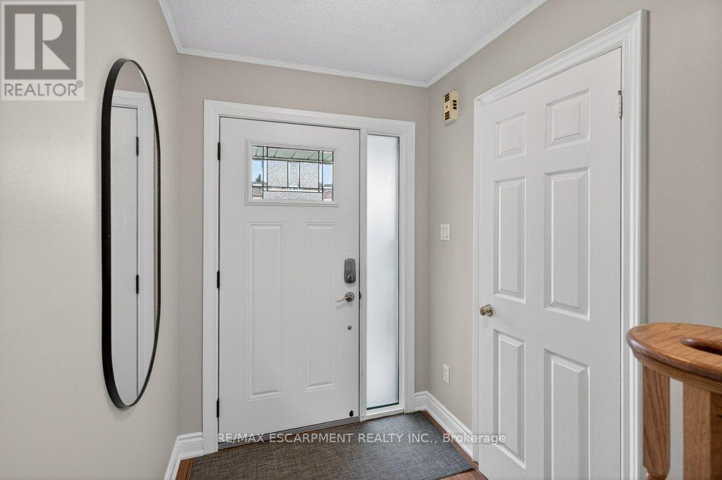 2067 Chrisdon Road, Burlington, Ontario  L7M 3W9 - Photo 5 - W12953626
