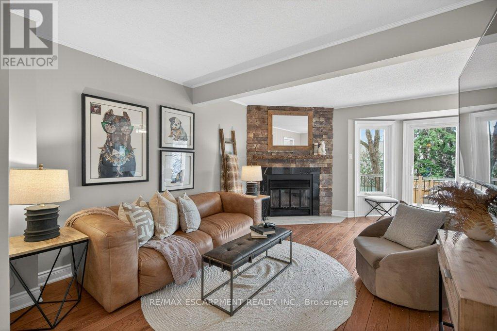 2067 Chrisdon Road, Burlington, Ontario  L7M 3W9 - Photo 7 - W12953626