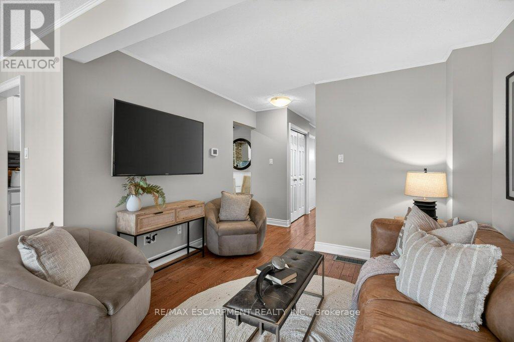 2067 Chrisdon Road, Burlington, Ontario  L7M 3W9 - Photo 9 - W12953626