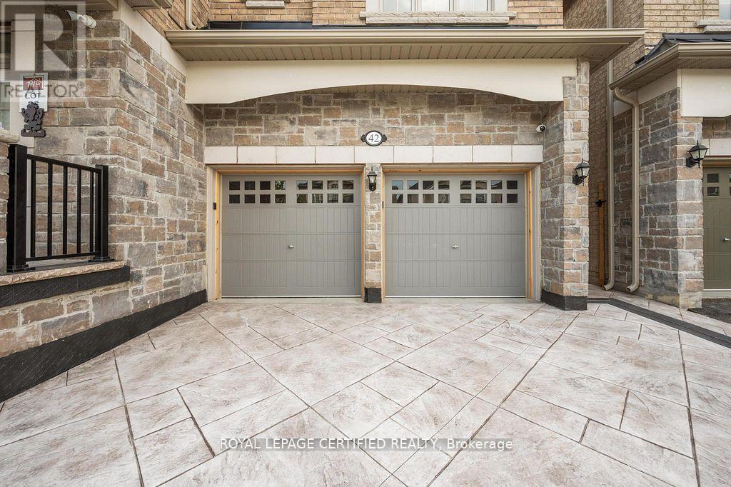 42 Kambalda Road, Brampton, Ontario  L7A 0C3 - Photo 3 - W12953664