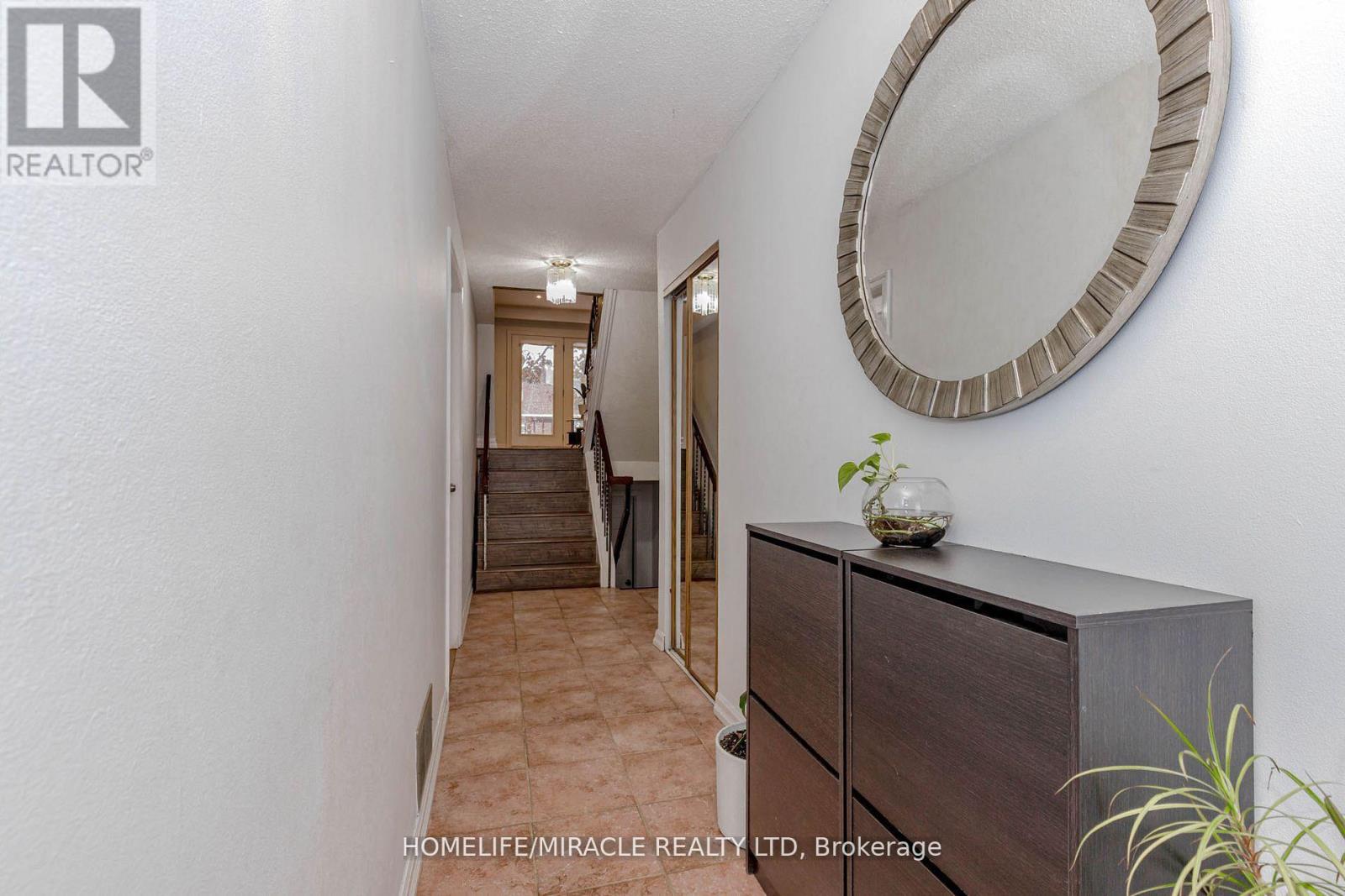 32 Langston Drive, Brampton, Ontario  L6V 3W7 - Photo 10 - W12953738