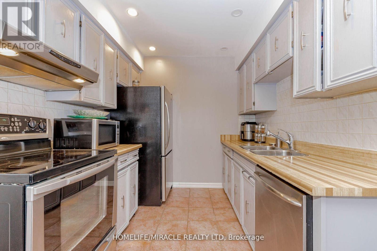 32 Langston Drive, Brampton, Ontario  L6V 3W7 - Photo 12 - W12953738