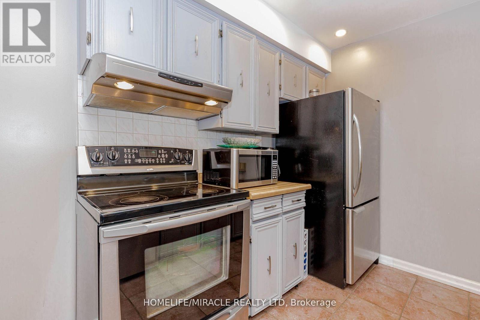 32 Langston Drive, Brampton, Ontario  L6V 3W7 - Photo 14 - W12953738