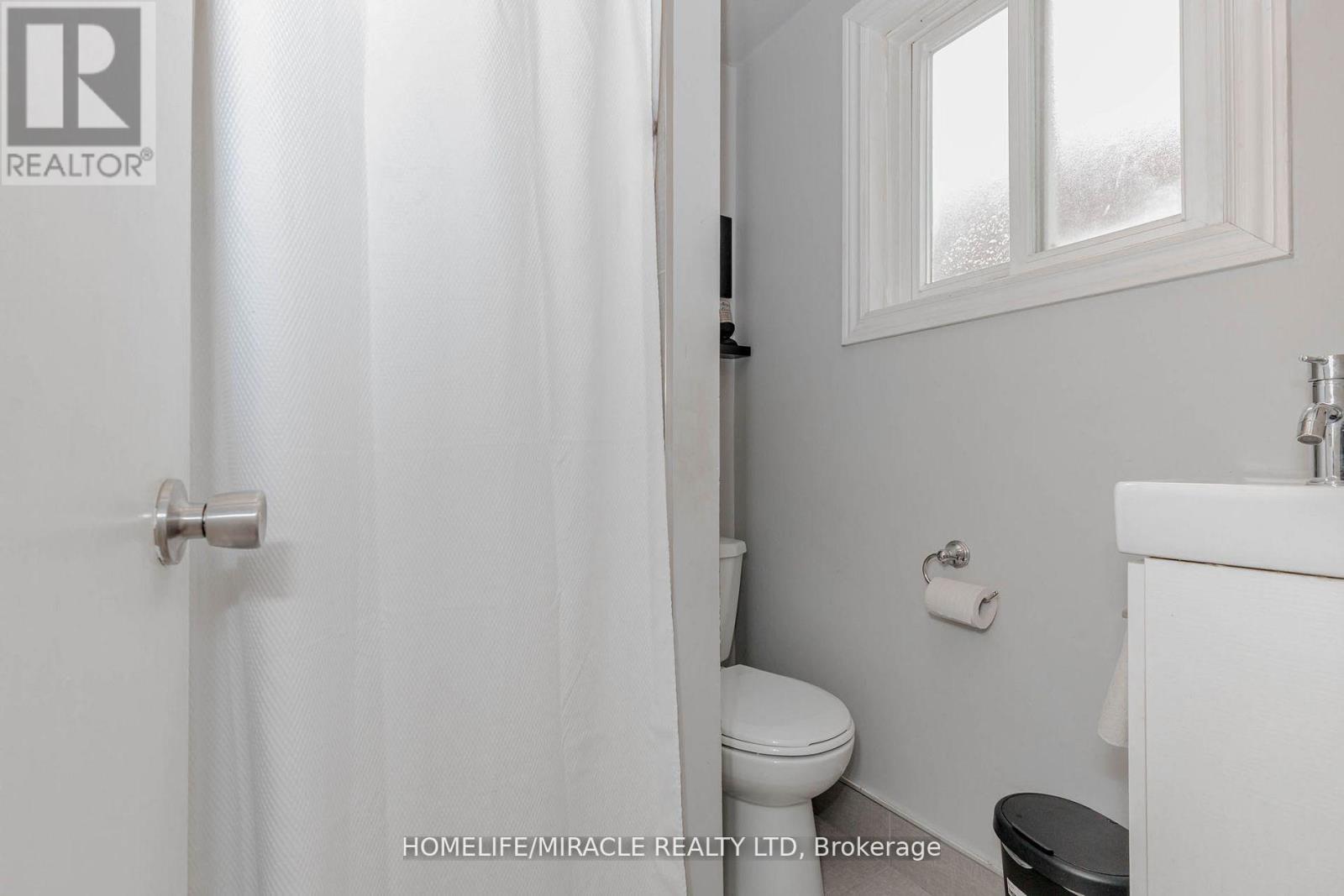 32 Langston Drive, Brampton, Ontario  L6V 3W7 - Photo 18 - W12953738