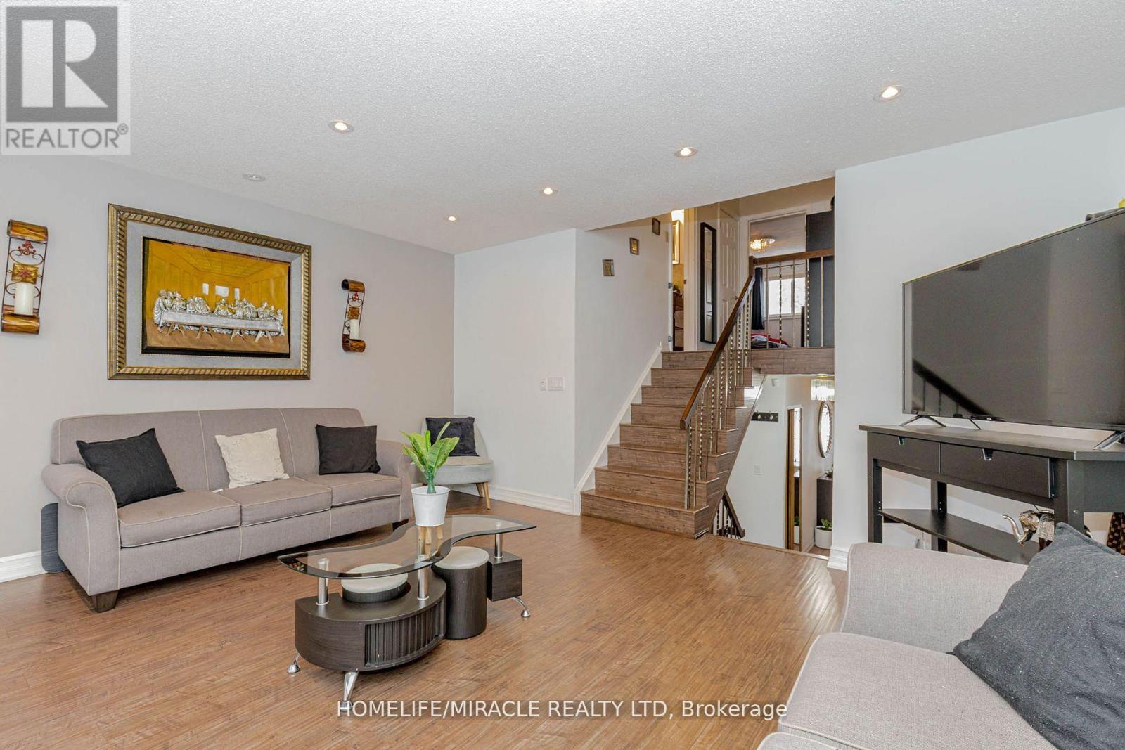 32 Langston Drive, Brampton, Ontario  L6V 3W7 - Photo 21 - W12953738