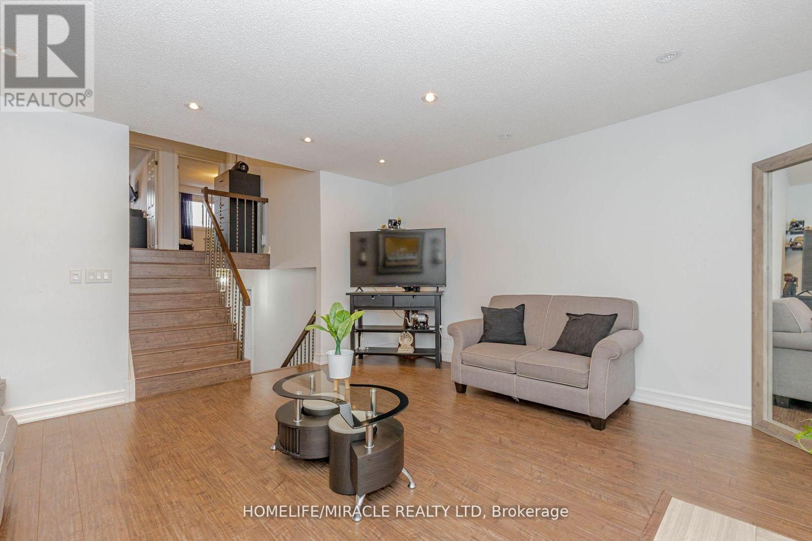 32 Langston Drive, Brampton, Ontario  L6V 3W7 - Photo 23 - W12953738