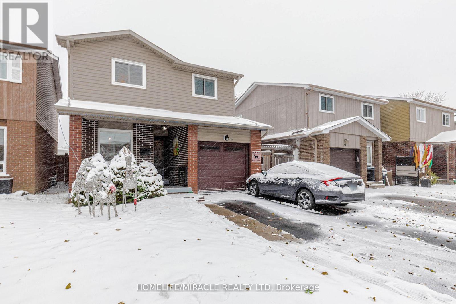 32 Langston Drive, Brampton, Ontario  L6V 3W7 - Photo 5 - W12953738