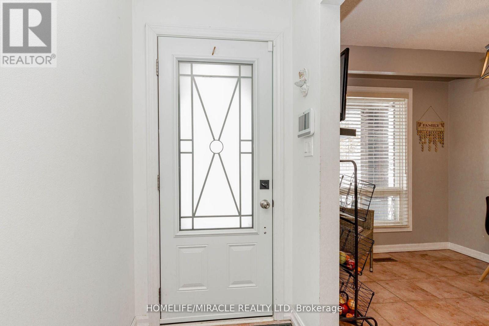 32 Langston Drive, Brampton, Ontario  L6V 3W7 - Photo 9 - W12953738