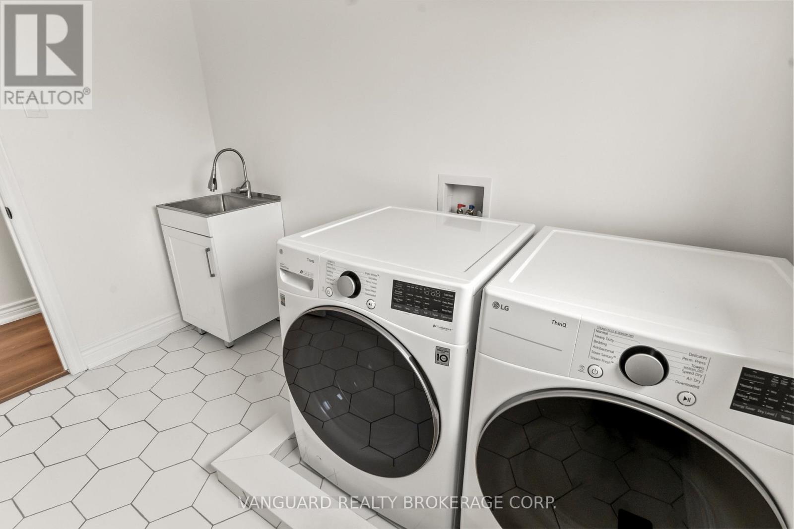 69 Joyce Parkway, Toronto, Ontario  M6B 2T3 - Photo 16 - W12953742