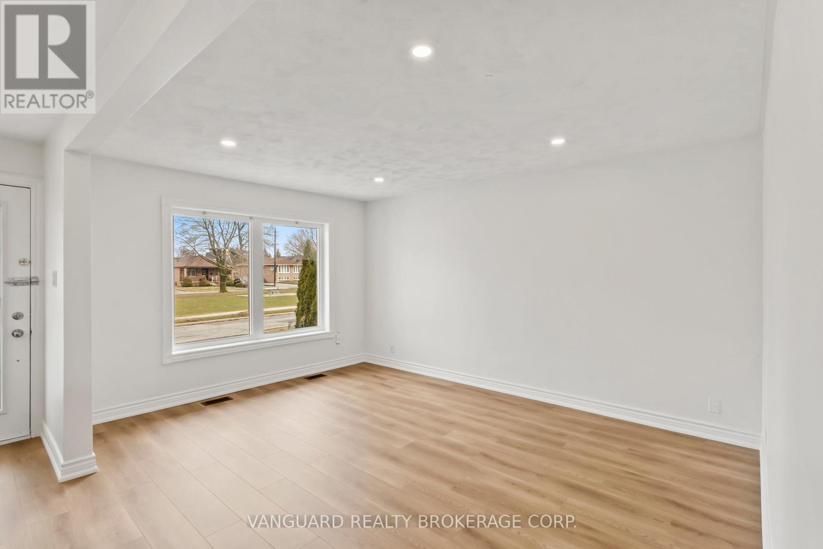 69 Joyce Parkway, Toronto, Ontario  M6B 2T3 - Photo 33 - W12953742