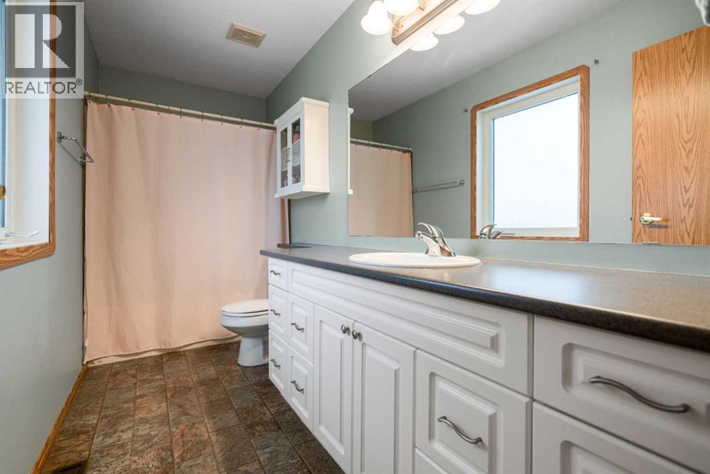 6801 39 Avenueclose W, Camrose, Alberta  T4V 5A8 - Photo 13 - A2295504