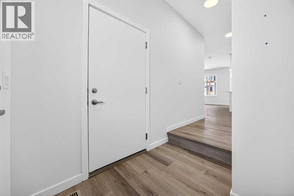 66 Creekside Way Sw, Calgary, Alberta  T2X 6E2 - Photo 3 - A2292722