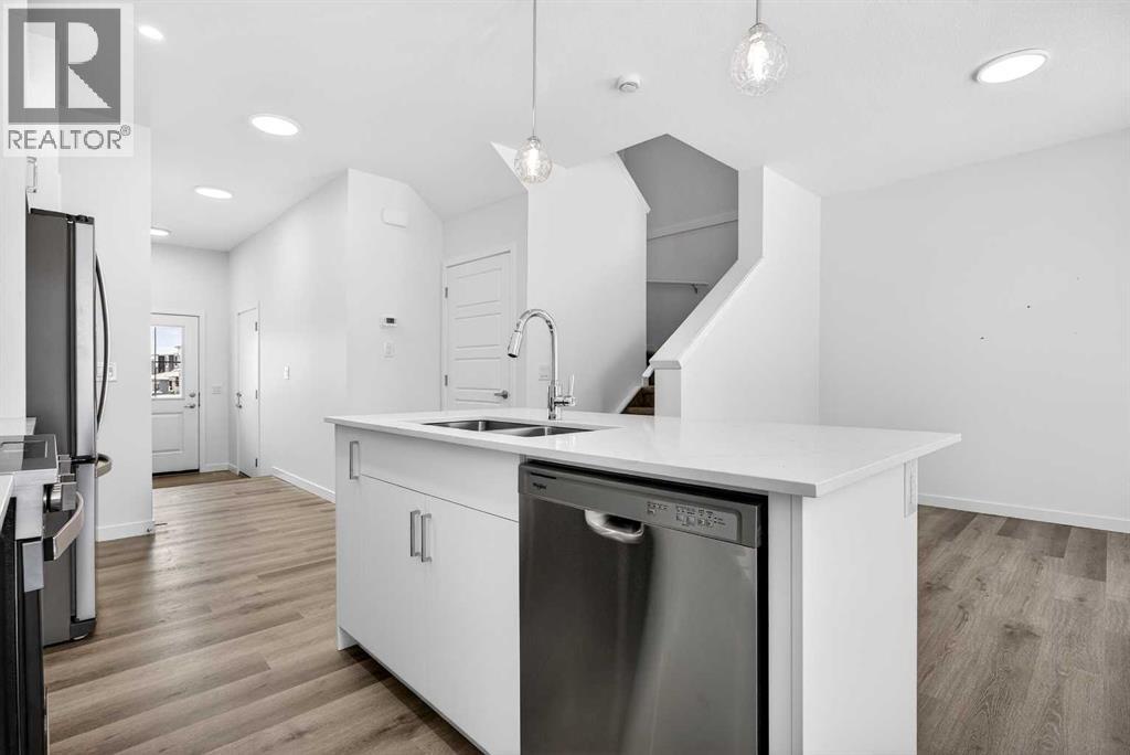 66 Creekside Way Sw, Calgary, Alberta  T2X 6E2 - Photo 10 - A2292722