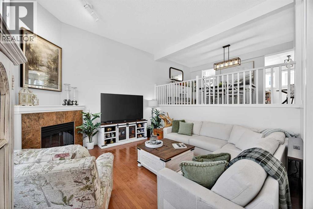 94 Candle Terrace Sw, Calgary, Alberta  T2W 6G7 - Photo 6 - A2296042