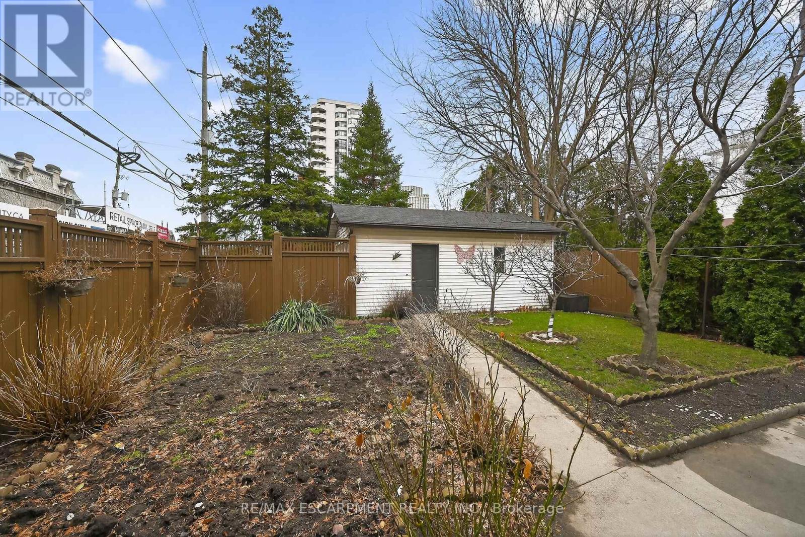 144 Hunter Street W, Hamilton, Ontario  L8P 1R1 - Photo 3 - X12953736