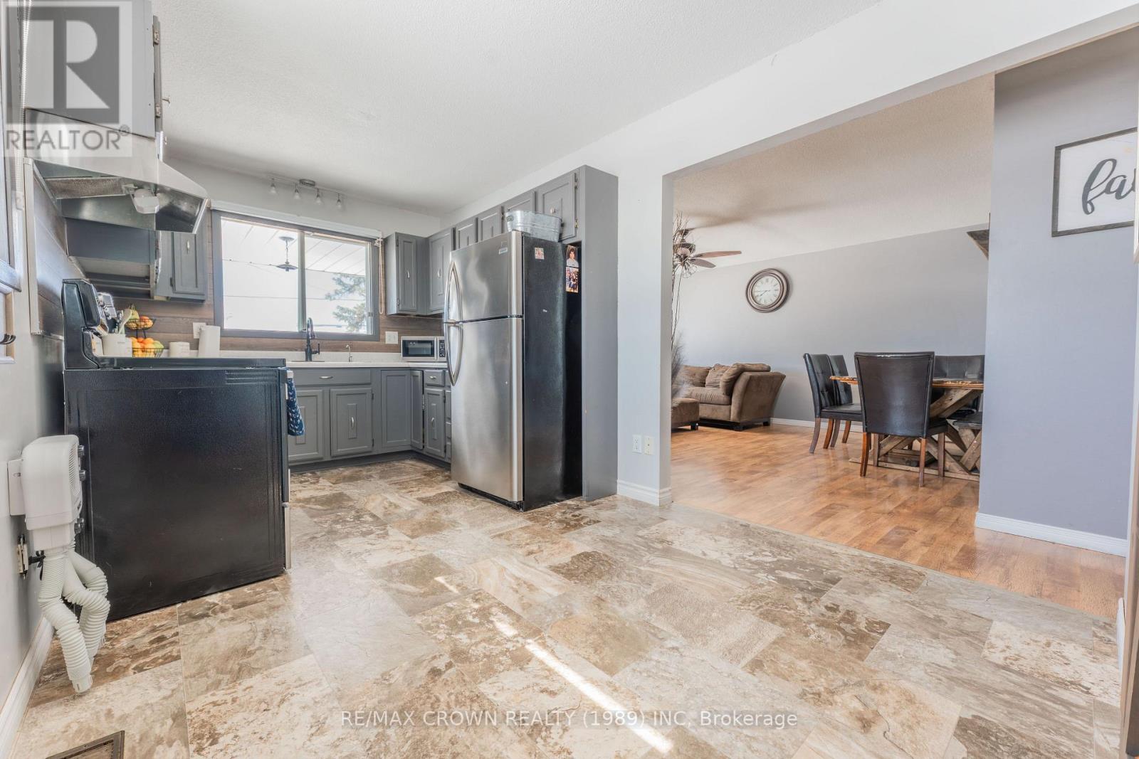 18 Cartier Avenue, Kapuskasing, Ontario  P5N 2J6 - Photo 3 - T12953794