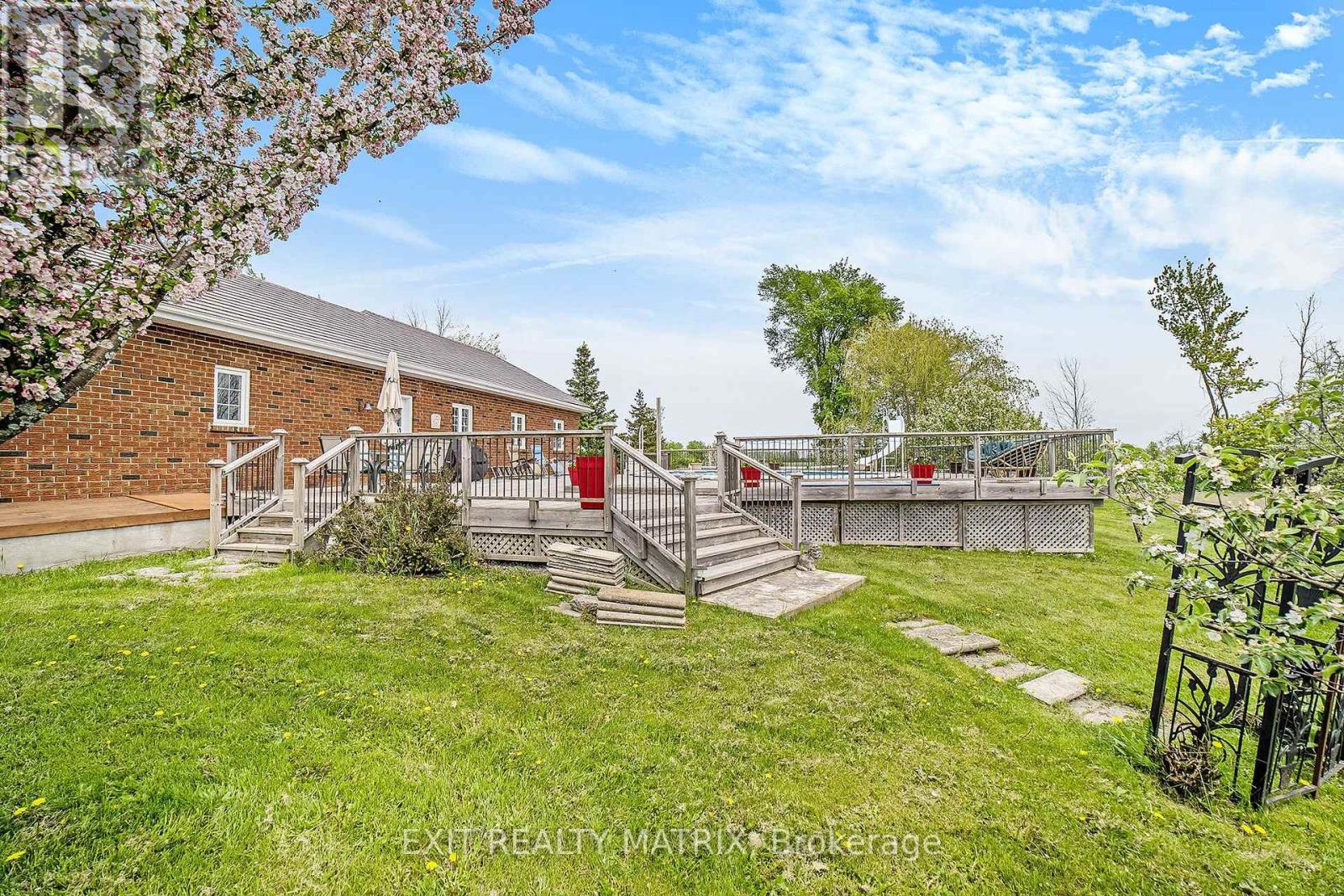 983 Route 800 Road E, The Nation, Ontario  K0A 3C0 - Photo 34 - X12953804