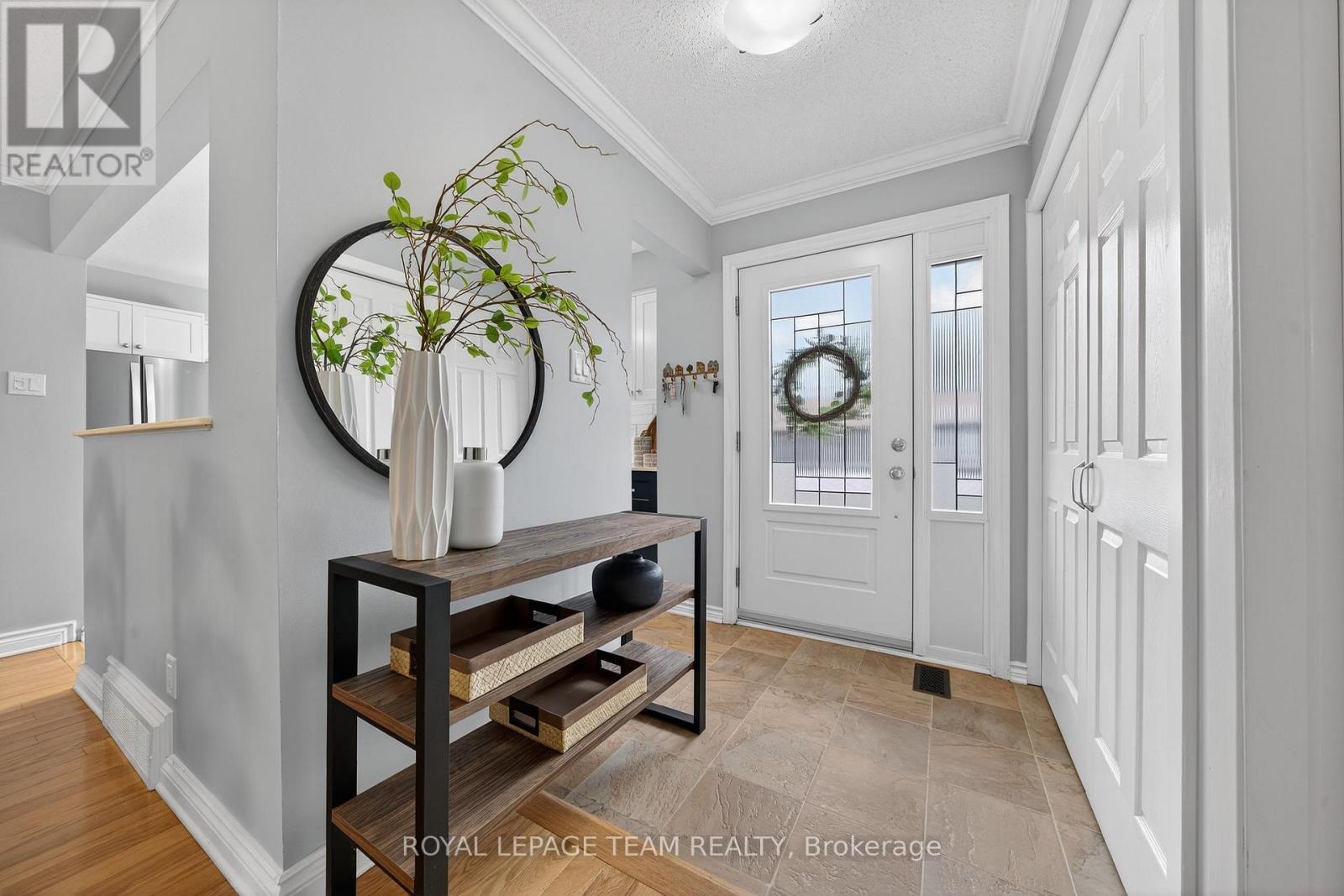 11 Glen Abbey Crescent, Ottawa, Ontario  K2S 1R6 - Photo 4 - X12953842