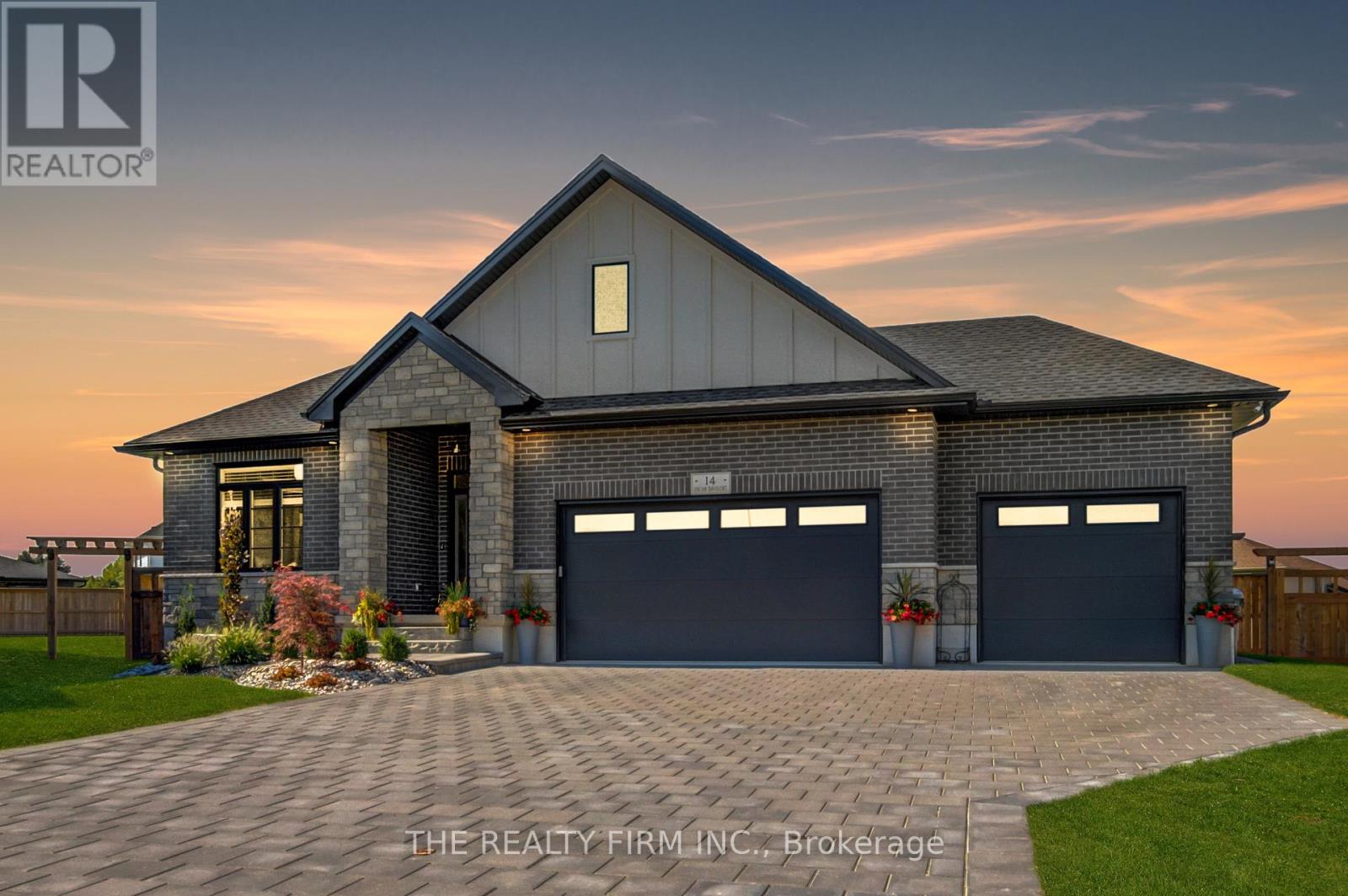 283 Elizabeth Street, Southwest Middlesex, Ontario  N0L 1M0 - Photo 1 - X12953814