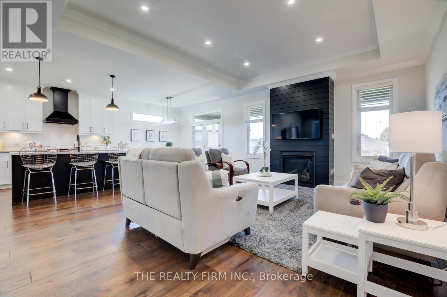 283 Elizabeth Street, Southwest Middlesex, Ontario  N0L 1M0 - Photo 10 - X12953814