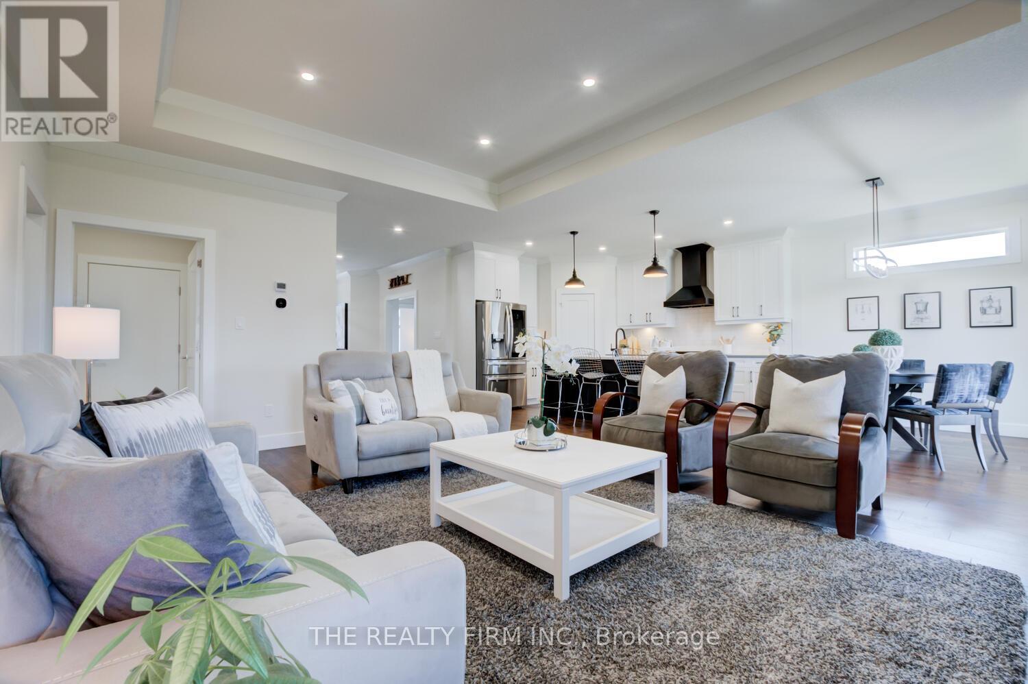 283 Elizabeth Street, Southwest Middlesex, Ontario  N0L 1M0 - Photo 13 - X12953814