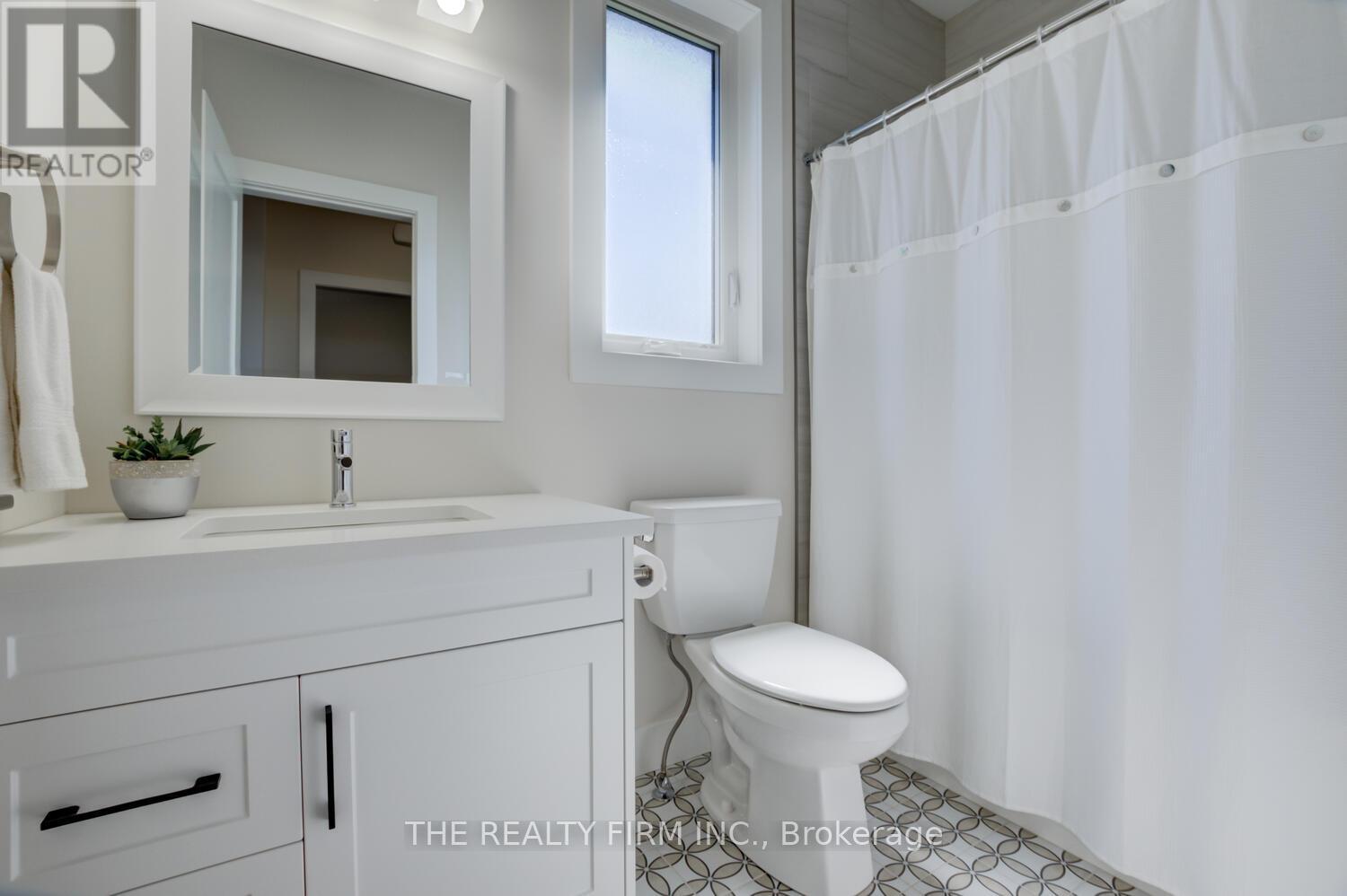 283 Elizabeth Street, Southwest Middlesex, Ontario  N0L 1M0 - Photo 16 - X12953814