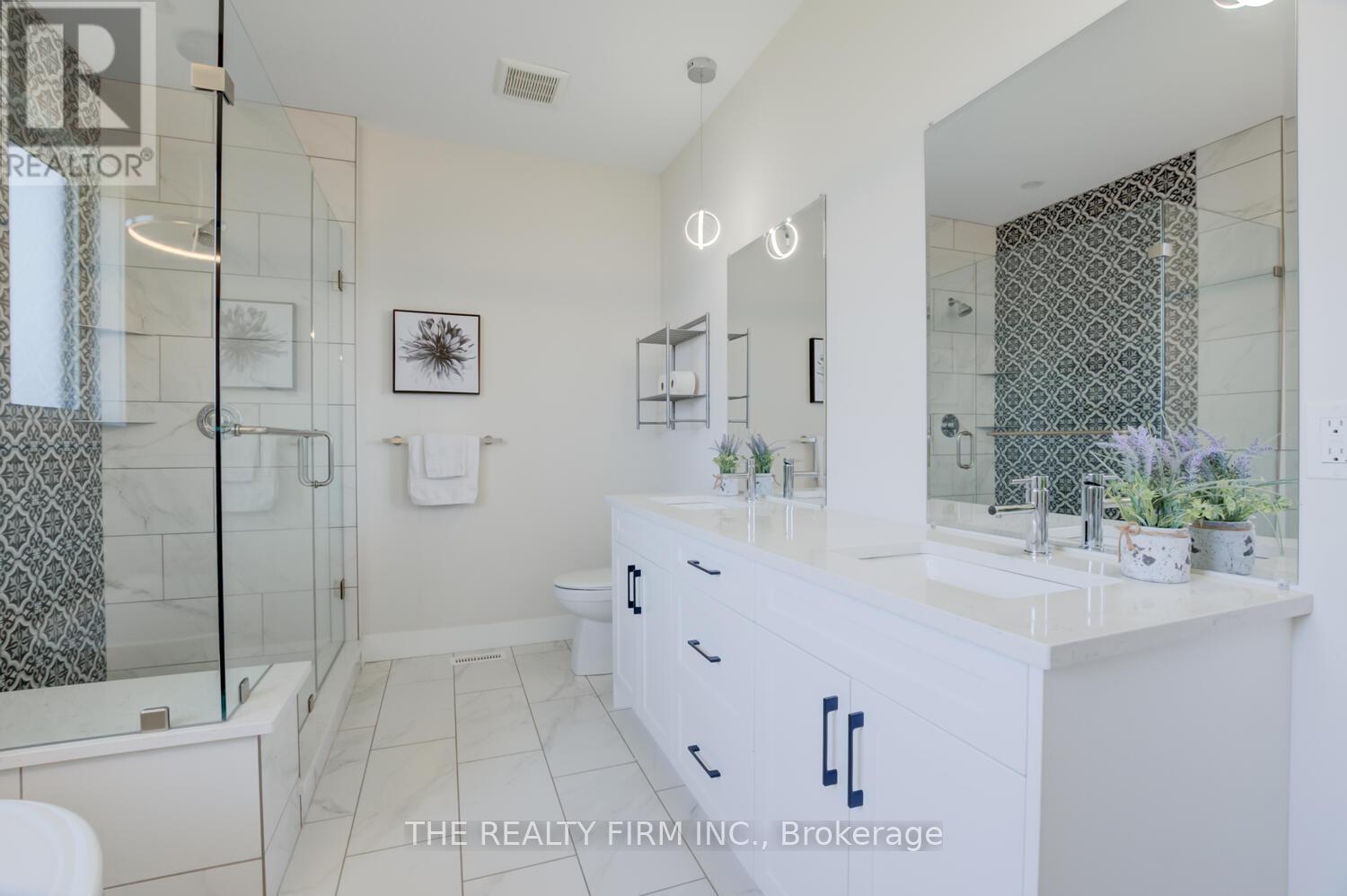 283 Elizabeth Street, Southwest Middlesex, Ontario  N0L 1M0 - Photo 20 - X12953814