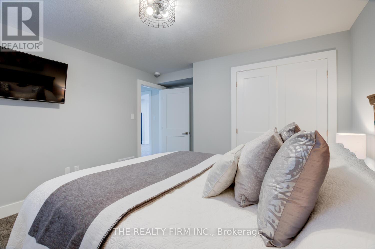 283 Elizabeth Street, Southwest Middlesex, Ontario  N0L 1M0 - Photo 29 - X12953814