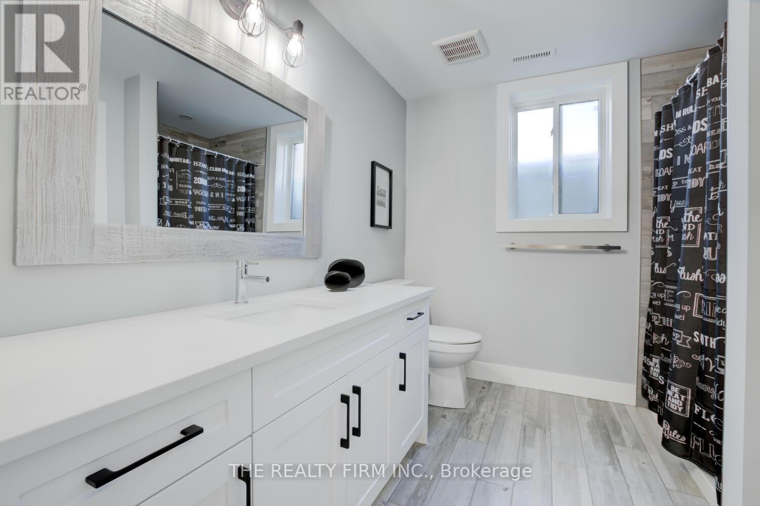 283 Elizabeth Street, Southwest Middlesex, Ontario  N0L 1M0 - Photo 30 - X12953814