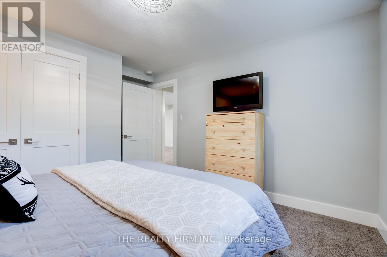 283 Elizabeth Street, Southwest Middlesex, Ontario  N0L 1M0 - Photo 32 - X12953814