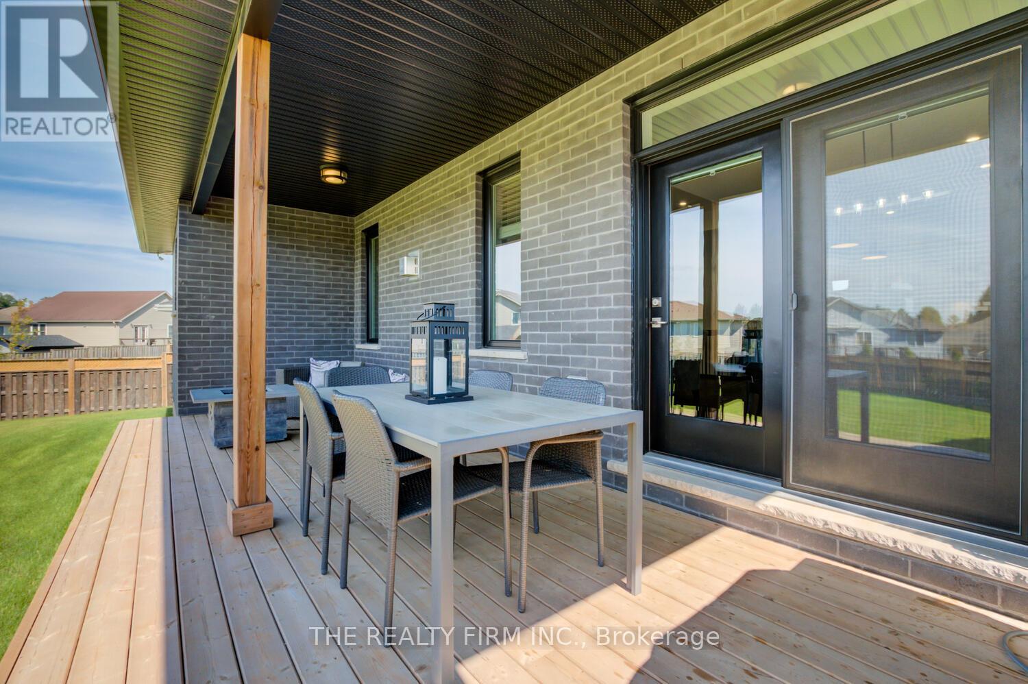 283 Elizabeth Street, Southwest Middlesex, Ontario  N0L 1M0 - Photo 33 - X12953814