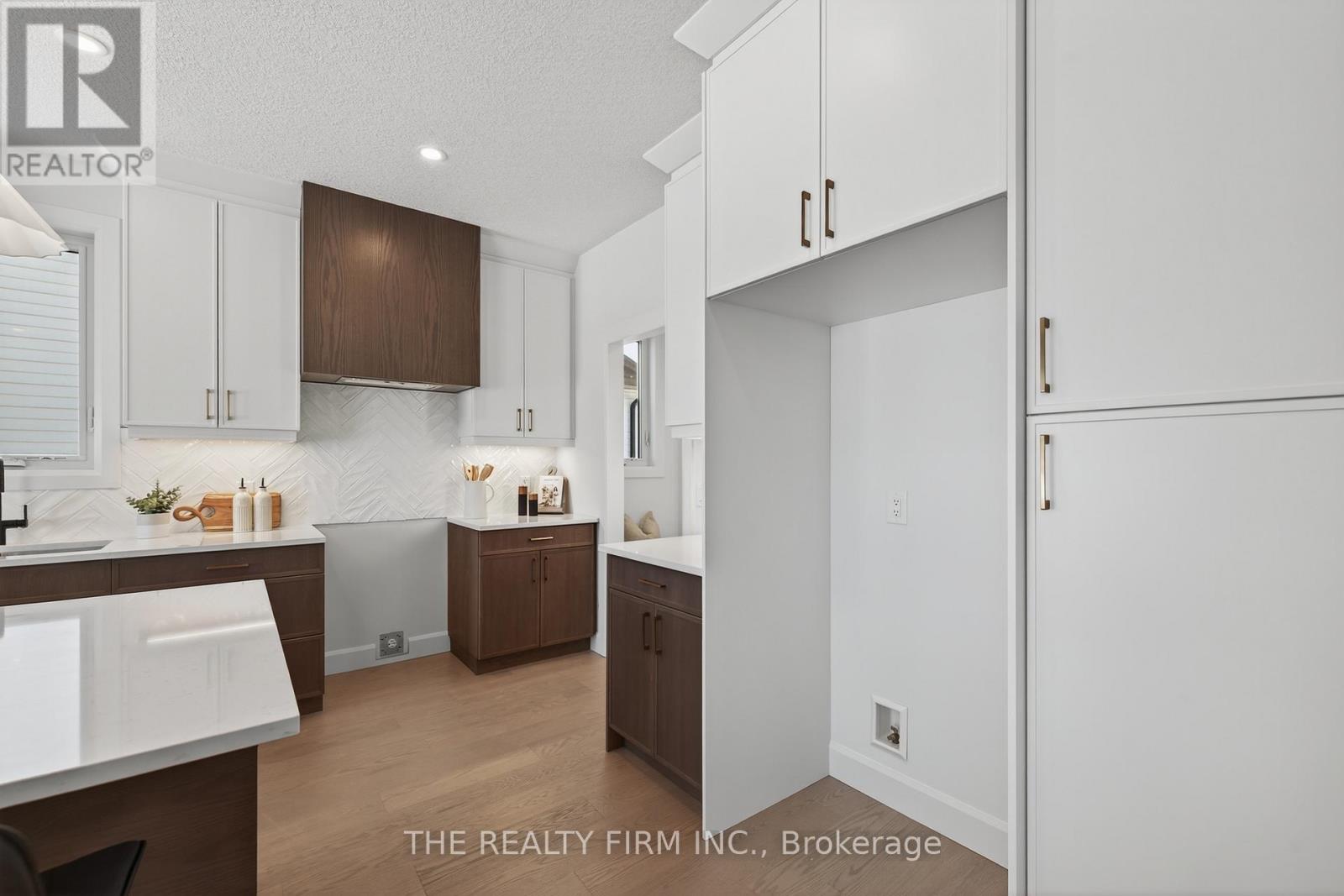 289 King Street, Southwest Middlesex, Ontario  N0L 1M0 - Photo 15 - X12953824