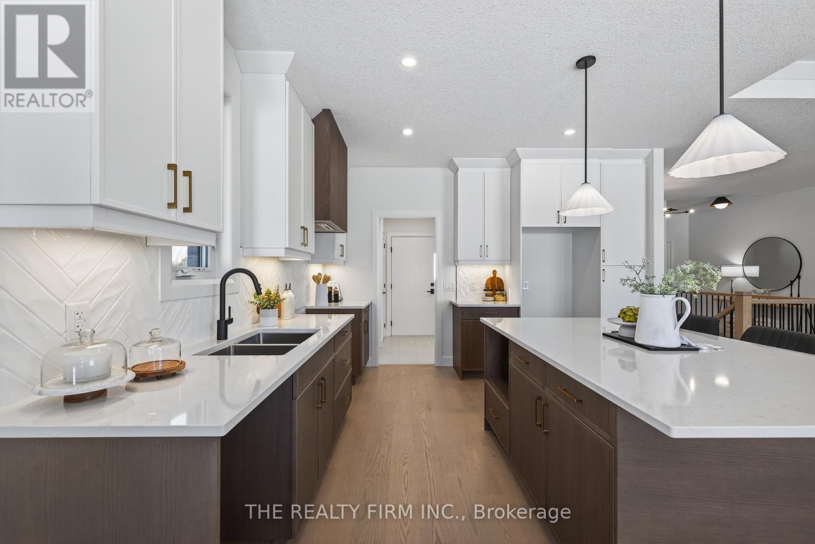 289 King Street, Southwest Middlesex, Ontario  N0L 1M0 - Photo 17 - X12953824